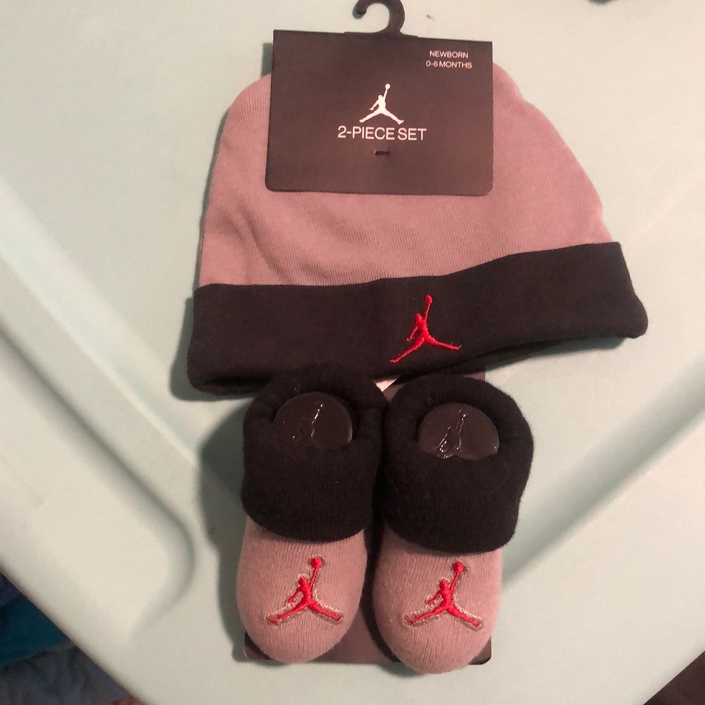 NWT Hat and booties set